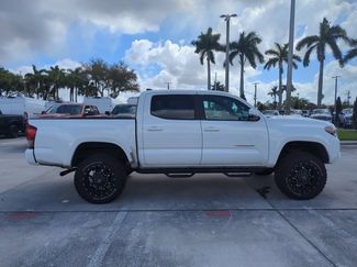 Used 2017 Toyota Tacoma TRD Sport w/ Tow Package (A/T) video 4