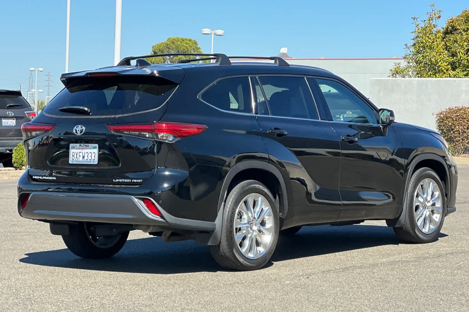Used 2021 Toyota Highlander Limited AWD/4WD image 2