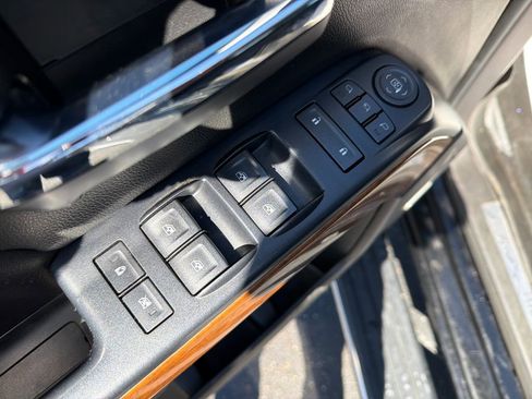 Used 2017 Chevrolet Silverado 1500 High Country image 11