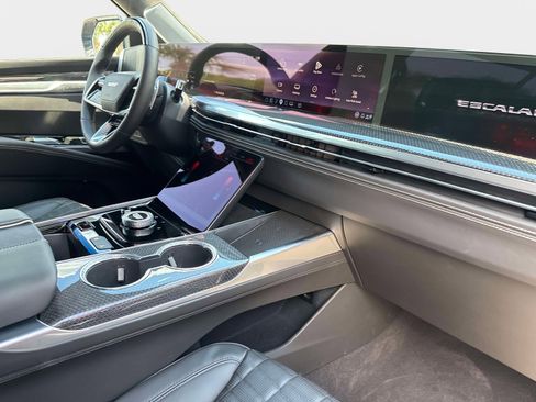 Used 2026 Cadillac Escalade V w/ LPO, ONYX Package image 28
