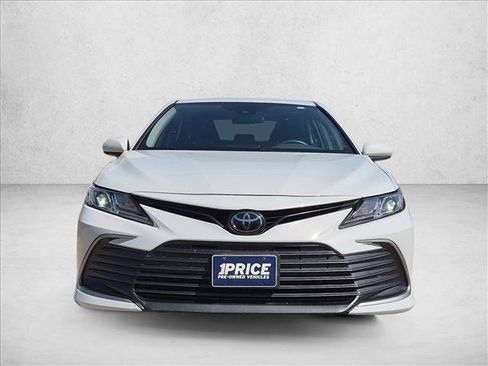 Used 2022 Toyota Camry LE FWD image 2