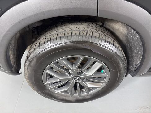 Used 2023 Nissan Rogue S image 10