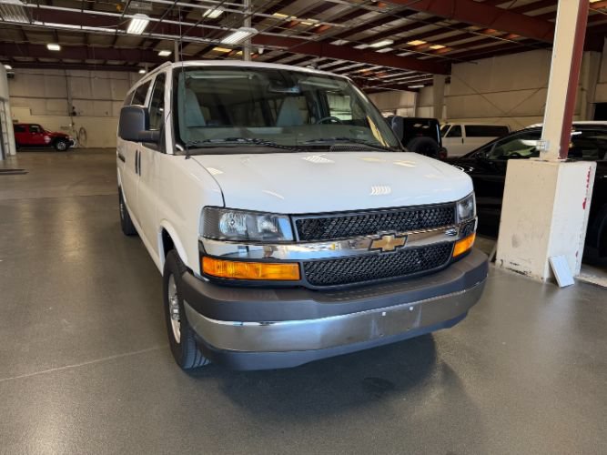 Used 2025 Chevrolet Express 3500 LT w/ LT Preferred Equipment Group RWD image 6