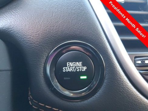 Used 2022 Chevrolet Trax LT w/ LT Convenience Package image 15