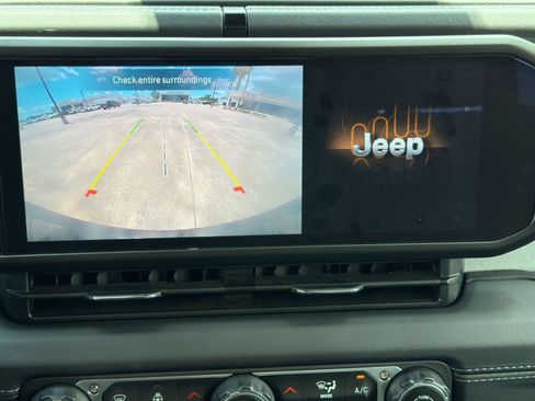 Used 2025 Jeep Wrangler Unlimited Sahara w/ Safety Group AWD/4WD image 18