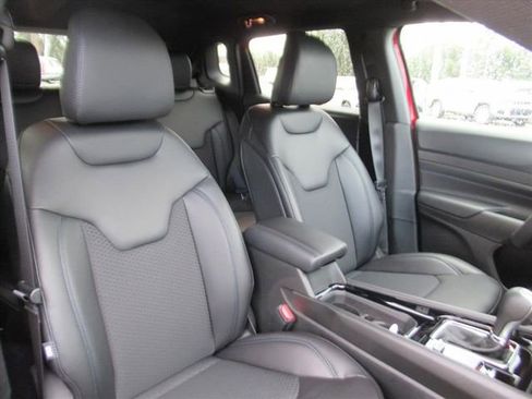 New 2026 Jeep Compass Latitude AWD/4WD image 8