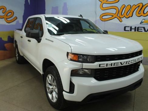 Used 2019 Chevrolet Silverado 1500 Custom w/ Custom Value Package AWD/4WD image 2