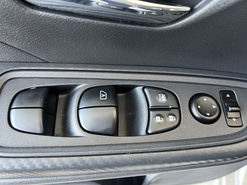 Used 2025 Nissan Versa SV FWD image 16