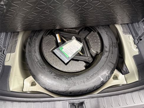 Used 2024 Toyota RAV4 Hybrid Woodland image 41