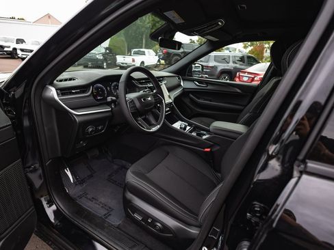 New 2025 Jeep Grand Cherokee Laredo X w/ Luxury Tech Group I image 19