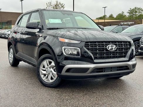 Certified 2026 Hyundai Venue SE FWD image 1