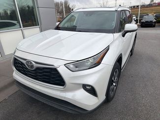 Used 2023 Toyota Highlander XLE video 2