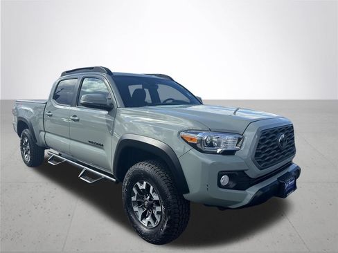 Used 2022 Toyota Tacoma TRD Off-Road w/ Black Out Package (TMS) AWD/4WD image 5