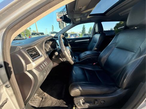 Used 2015 Toyota Highlander XLE AWD/4WD image 9