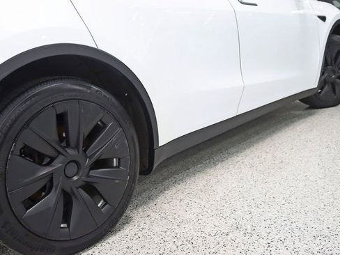 Used 2023 Tesla Model Y Long Range image 12