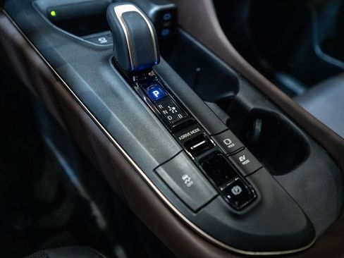 Used 2023 Toyota Crown Limited w/ Advanced Technology Package image 28