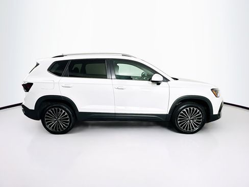Used 2025 Volkswagen Taos SE FWD image 10