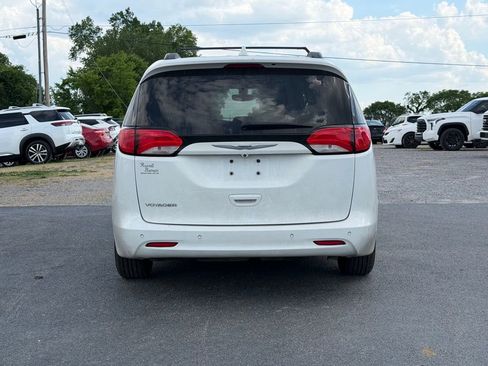 Used 2020 Chrysler Voyager Lxi w/ Cold Weather Group FWD image 6