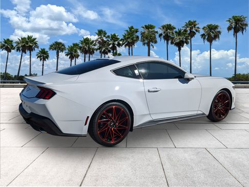 Used 2024 Ford Mustang Premium image 8