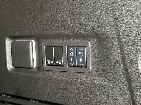 Used 2024 GMC Yukon Denali Ultimate image 18