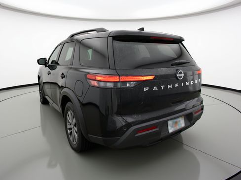 Used 2025 Nissan Pathfinder SV image 6