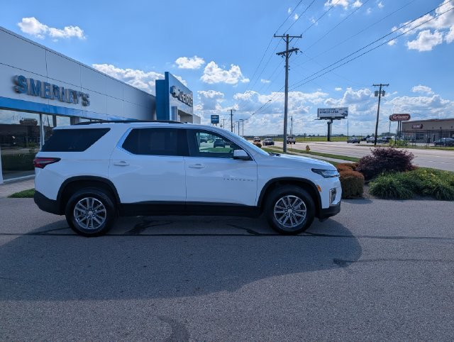 Used 2023 Chevrolet Traverse LT FWD image 2