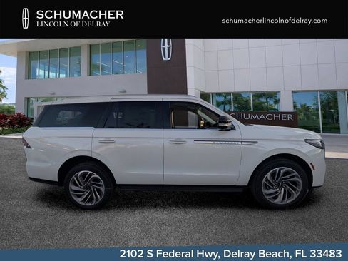 New 2026 Lincoln Navigator Premiere AWD/4WD image 8