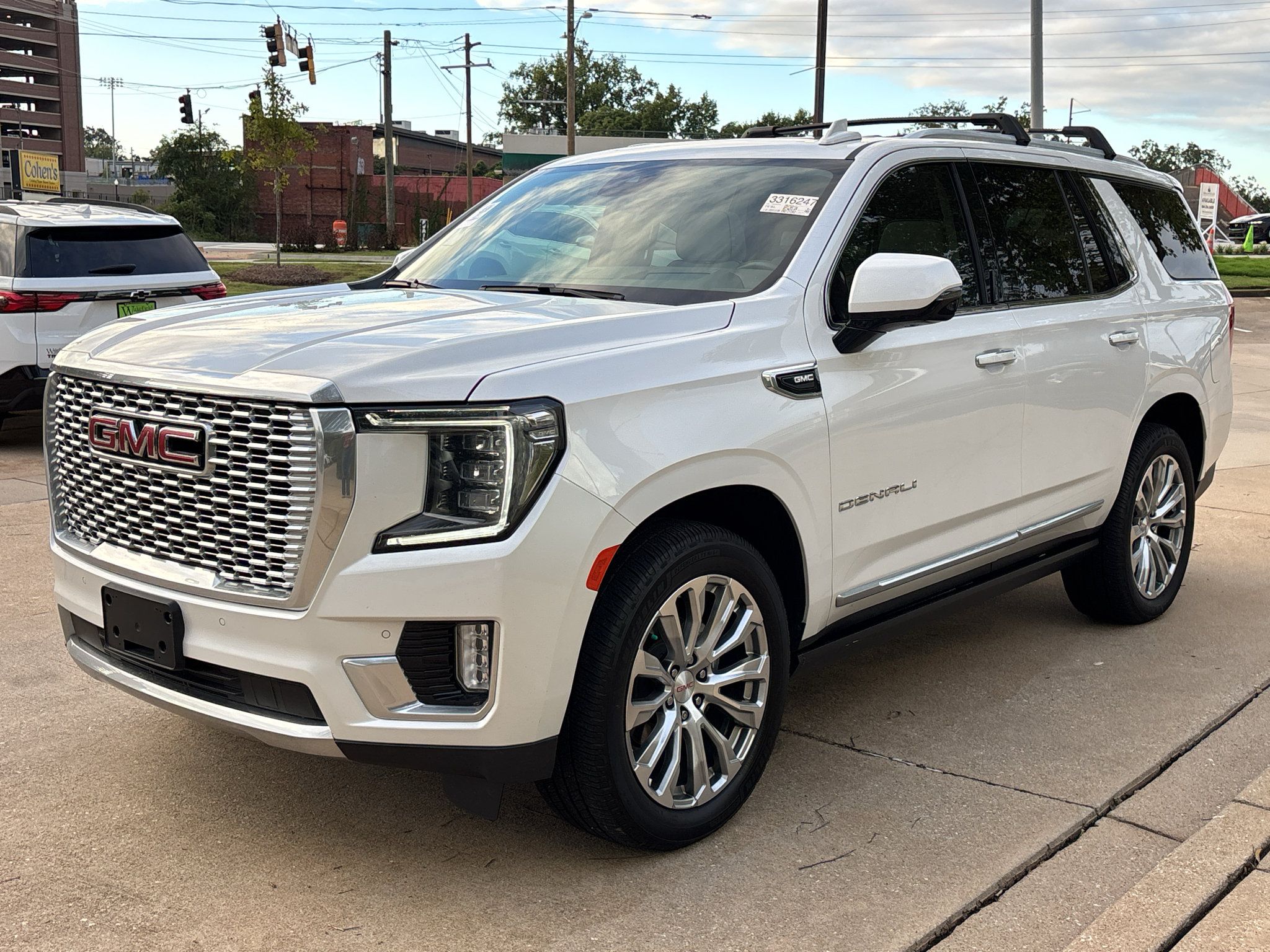 Used 2023 GMC Yukon Denali AWD/4WD image 4