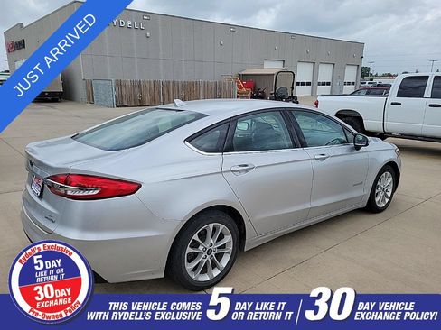 Used 2019 Ford Fusion SE FWD image 3