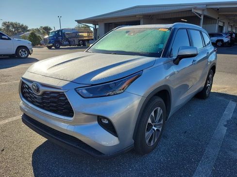 Used 2023 Toyota Highlander XLE image 8