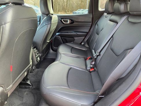 Used 2025 Jeep Compass Trailhawk AWD/4WD image 17