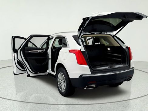 Used 2017 Cadillac XT5 Luxury w/ Driver Awareness Package FWD image 11