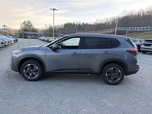 Used 2025 Nissan Rogue SV image 8