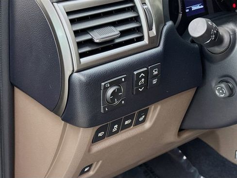 Used 2023 Lexus GX 460 Luxury w/ Accessory Package AWD/4WD image 10