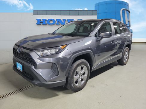 Used 2022 Toyota RAV4 LE AWD/4WD image 2