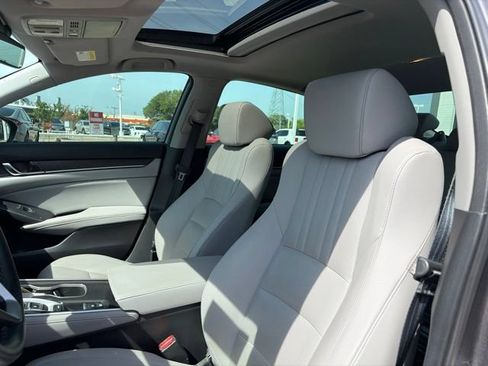 Used 2018 Honda Accord Touring image 12