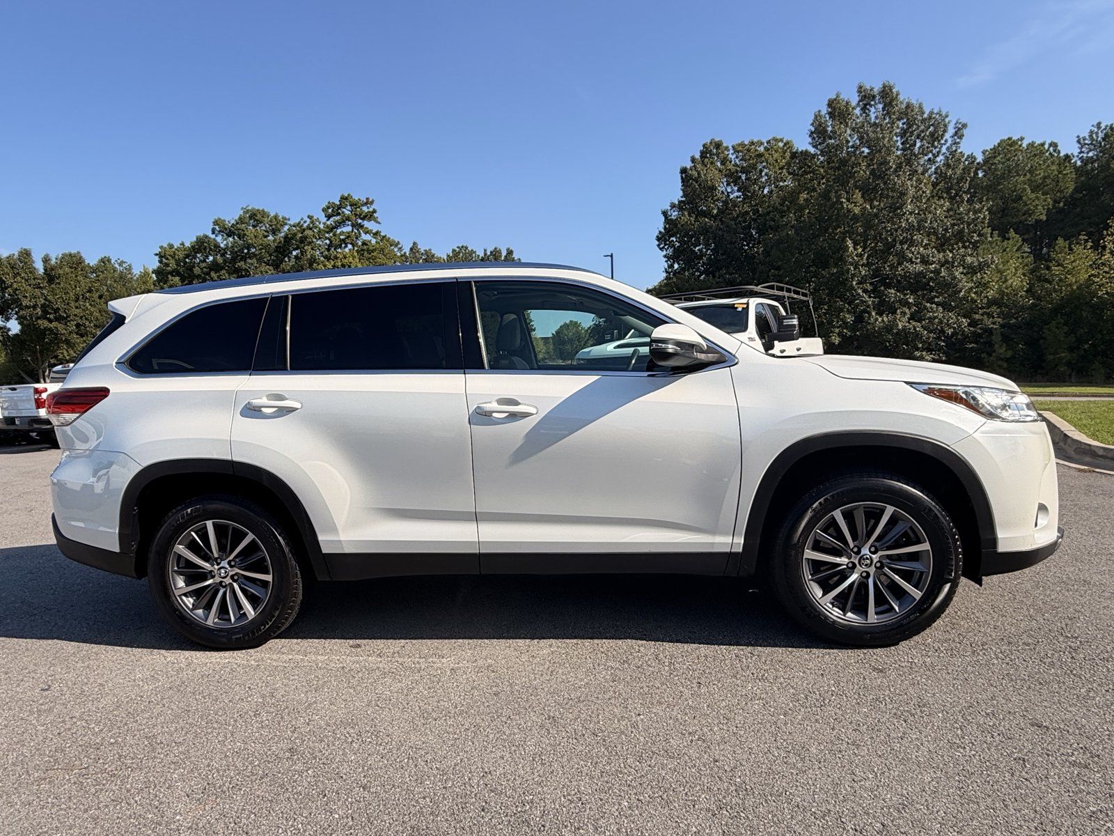 Used 2019 Toyota Highlander XLE FWD image 13