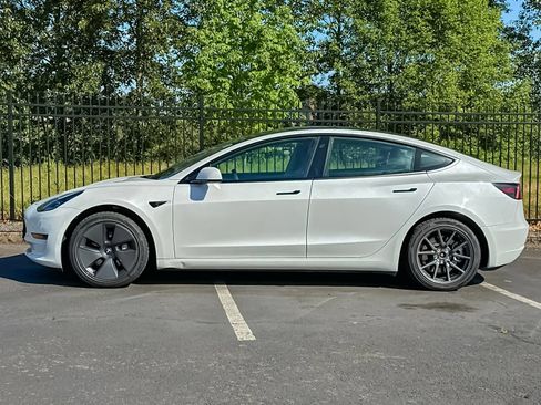 Used 2023 Tesla Model 3 Standard Range RWD image 6