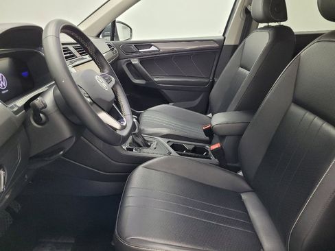 Used 2022 Volkswagen Tiguan SE FWD image 17