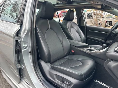 Used 2021 Toyota Camry XSE image 12