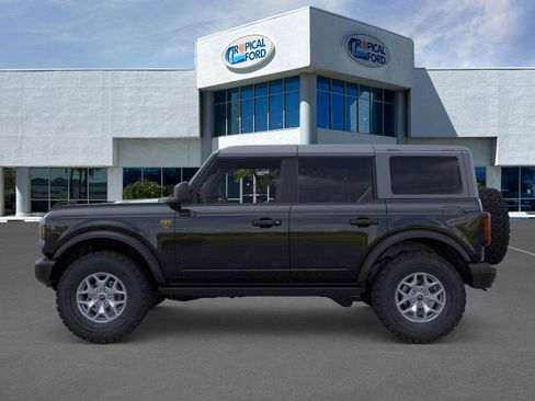 New 2025 Ford Bronco Badlands image 3