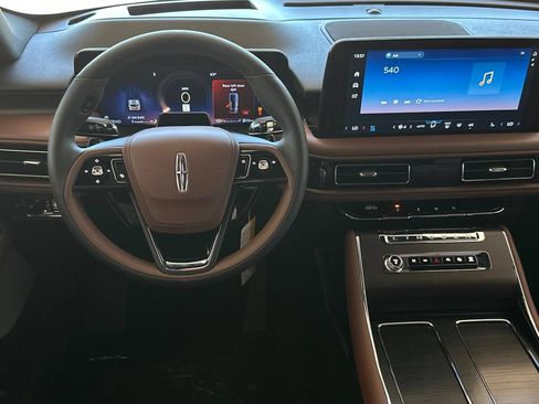 New 2026 Lincoln Aviator Reserve w/ Luxury Package RWD image 13