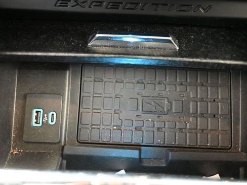 Used 2024 Ford Expedition Limited AWD/4WD image 28