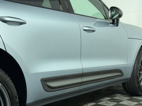 Used 2025 Porsche Macan AWD/4WD image 9