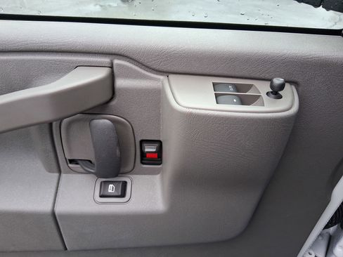 New 2025 GMC Savana 3500 w/ Driver Convenience Package RWD image 19