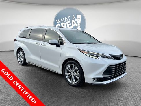 Used 2023 Toyota Sienna Platinum image 1