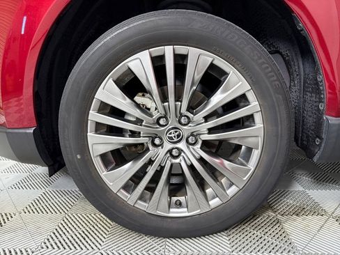 Used 2022 Toyota Venza Limited image 19