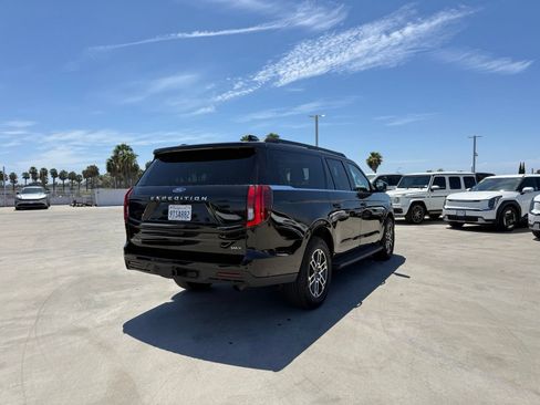 Used 2025 Ford Expedition Max Active RWD image 3