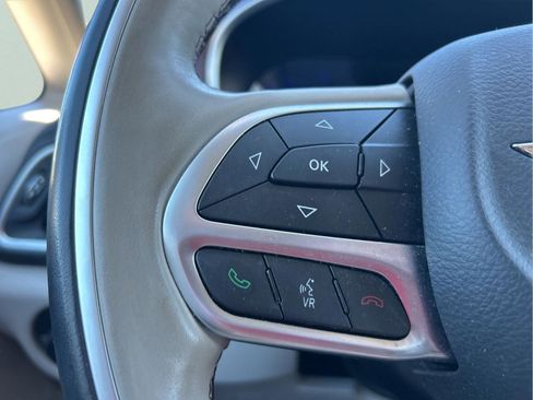 Certified 2017 Chrysler Pacifica Limited w/ Advanced Safetytec Group image 16