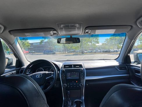 Used 2017 Toyota Camry SE FWD image 11